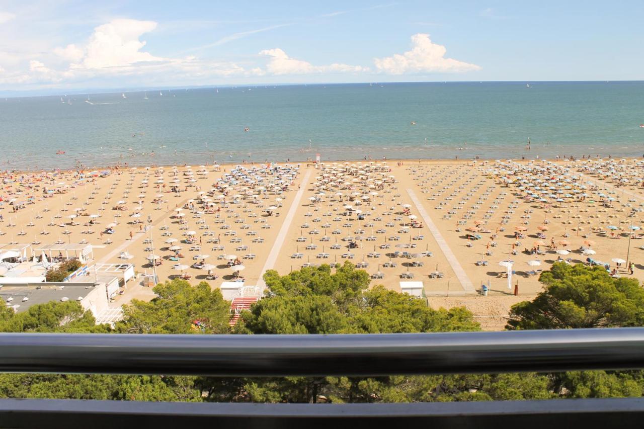 International Seaview Apartments Lignano Sabbiadoro Exteriör bild