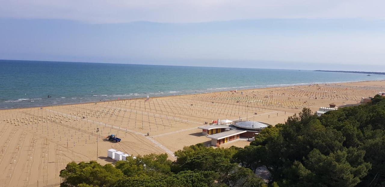 International Seaview Apartments Lignano Sabbiadoro Exteriör bild