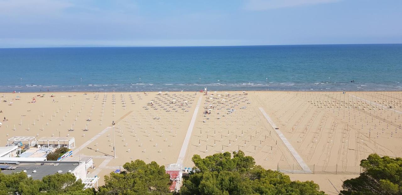 International Seaview Apartments Lignano Sabbiadoro Exteriör bild